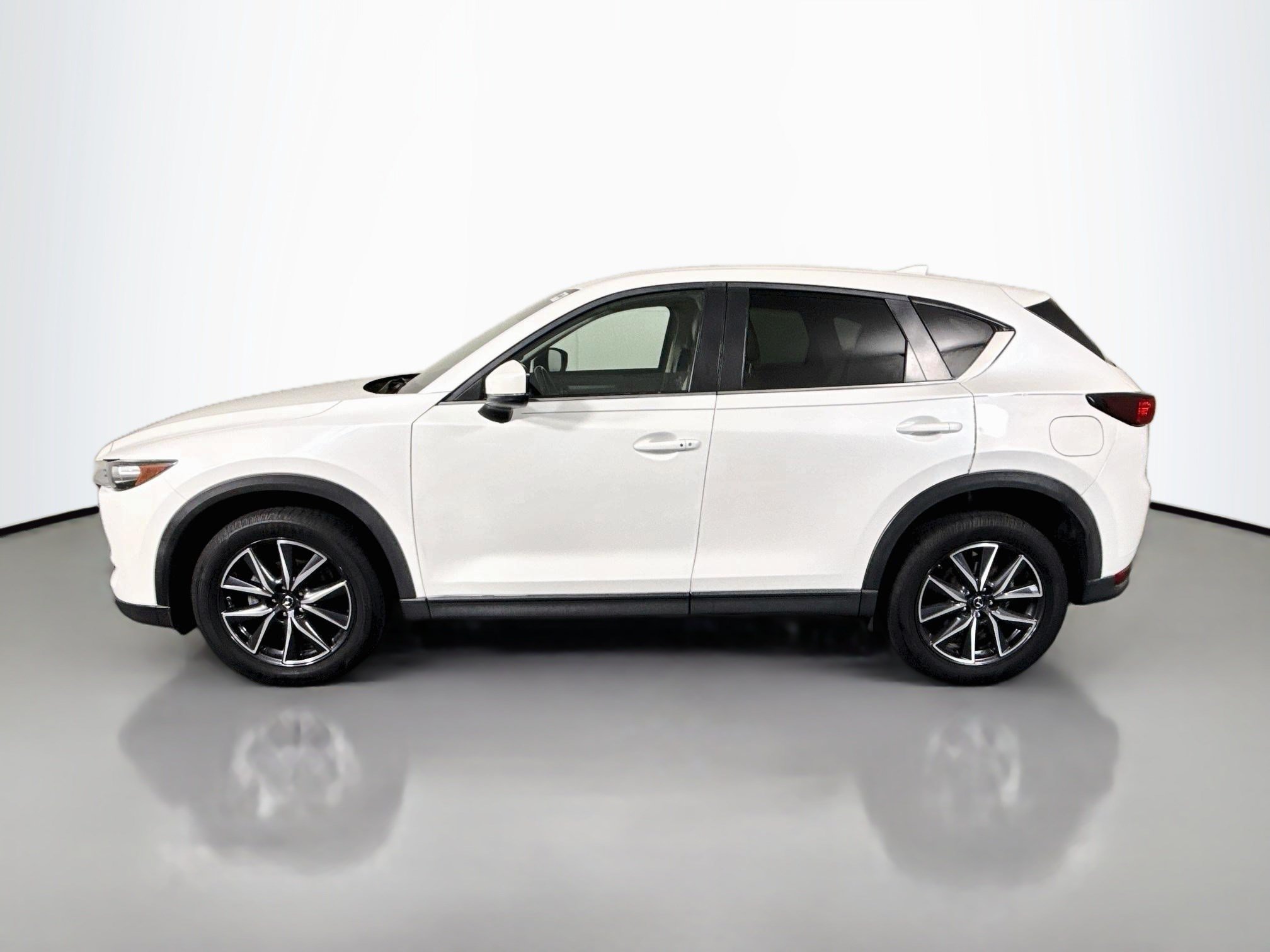 Used 2018 MAZDA CX-5 Touring w/ Preferred Equipment Package FWD image 6