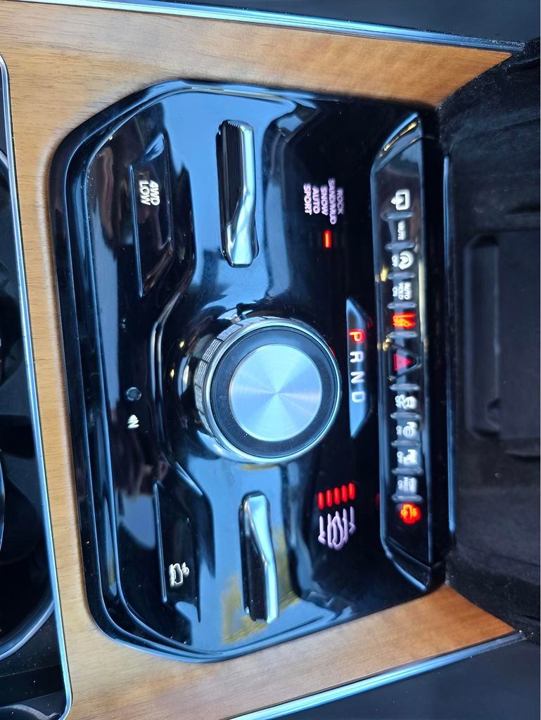 Used 2024 Jeep Grand Wagoneer L Series III AWD/4WD image 57