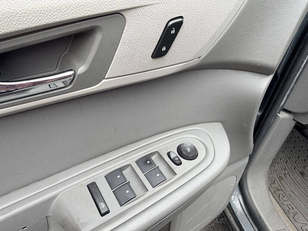 Used 2014 Chevrolet Traverse LS FWD image 9