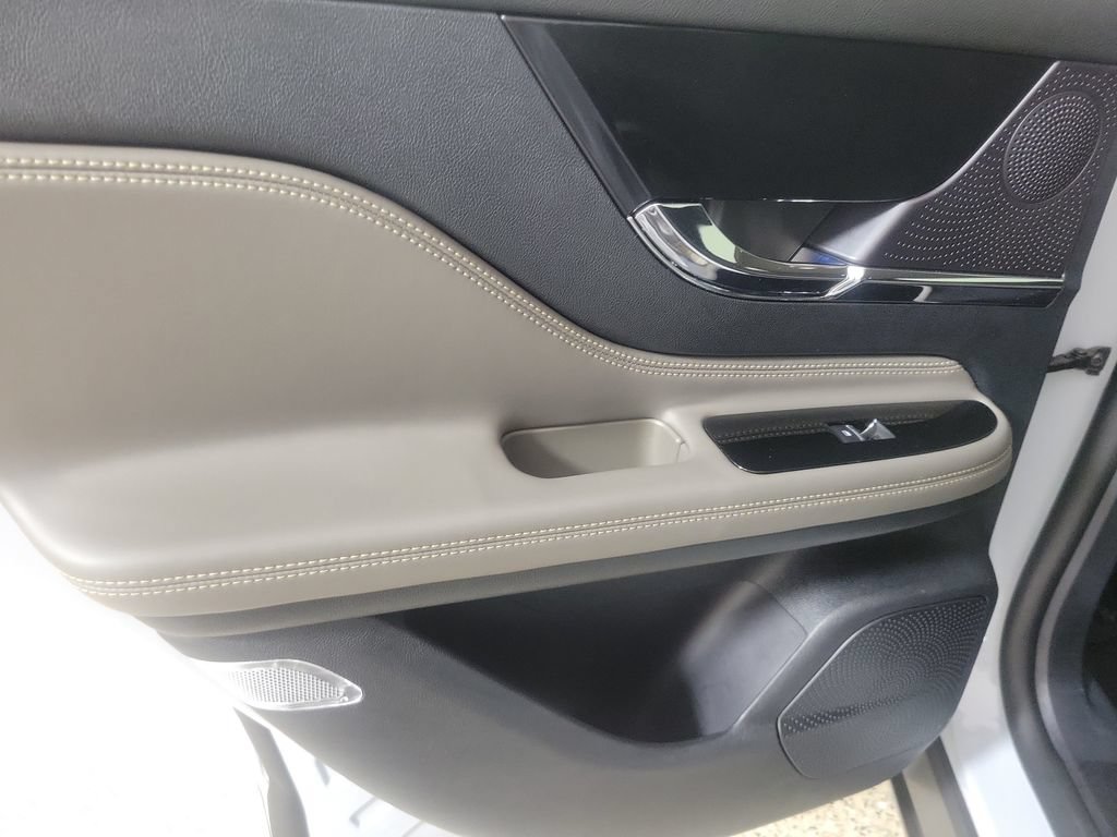 Certified 2025 Lincoln Corsair FWD image 15