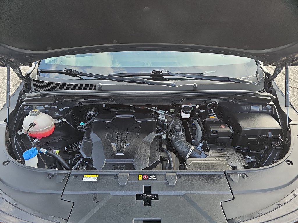 Used 2025 Kia Carnival FWD image 28