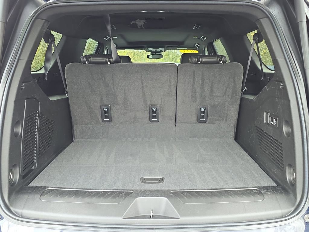 Used 2023 Chevrolet Suburban LT w/ LT Signature Plus Package image 8