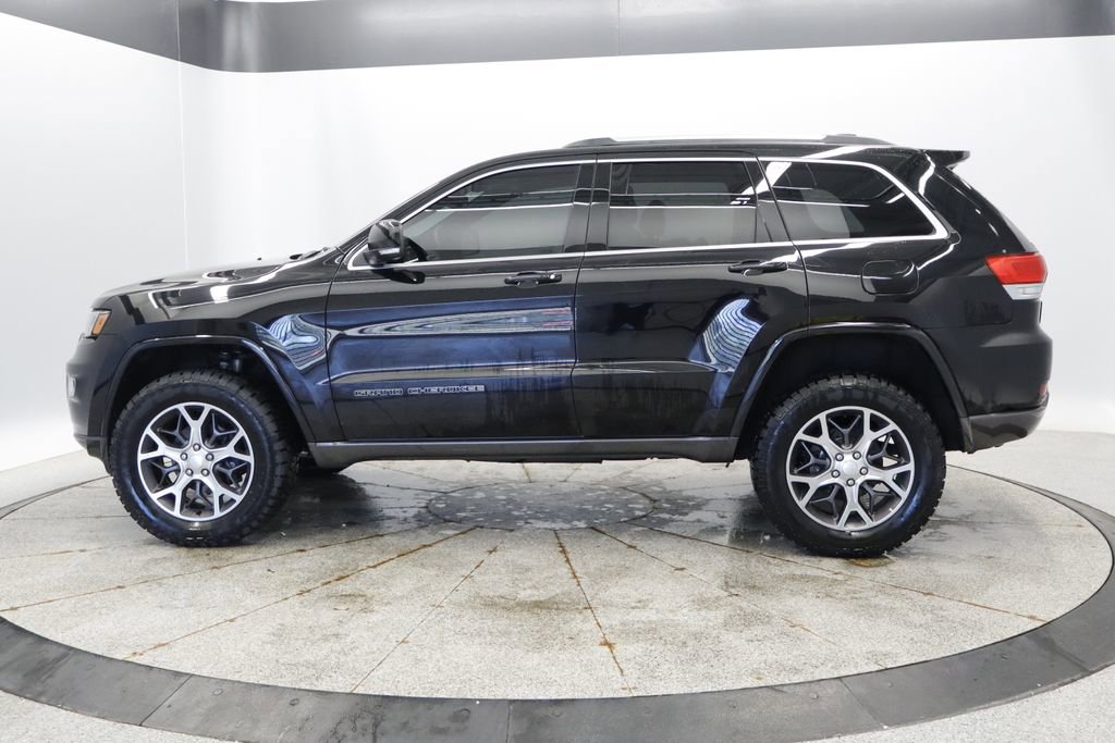 Used 2018 Jeep Grand Cherokee Limited AWD/4WD image 2