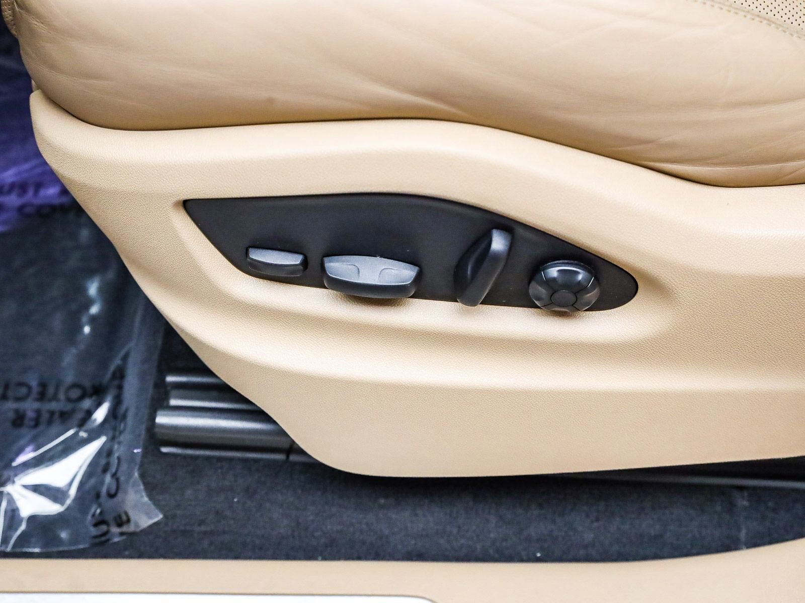 Certified 2022 Porsche Cayenne Platinum Edition image 25