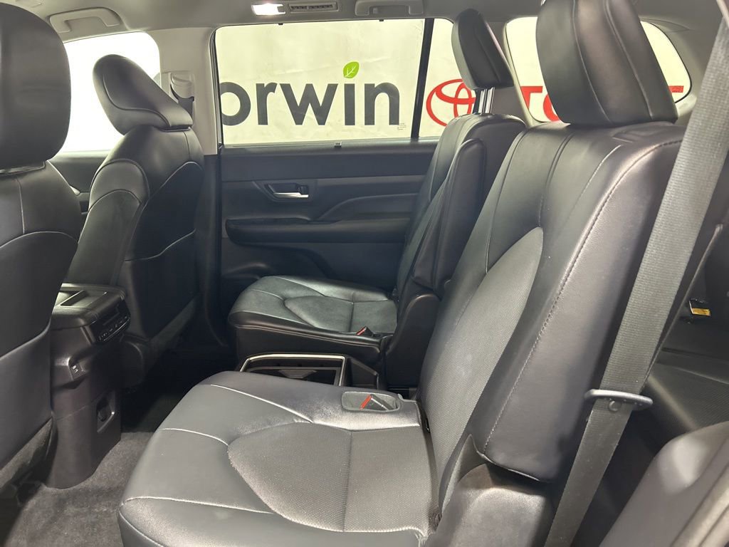 Used 2025 Toyota Grand Highlander AWD image 19