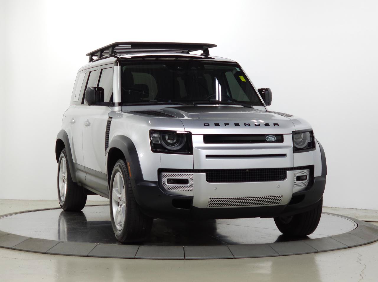Used 2020 Land Rover Defender 110 First Edition AWD/4WD image 11