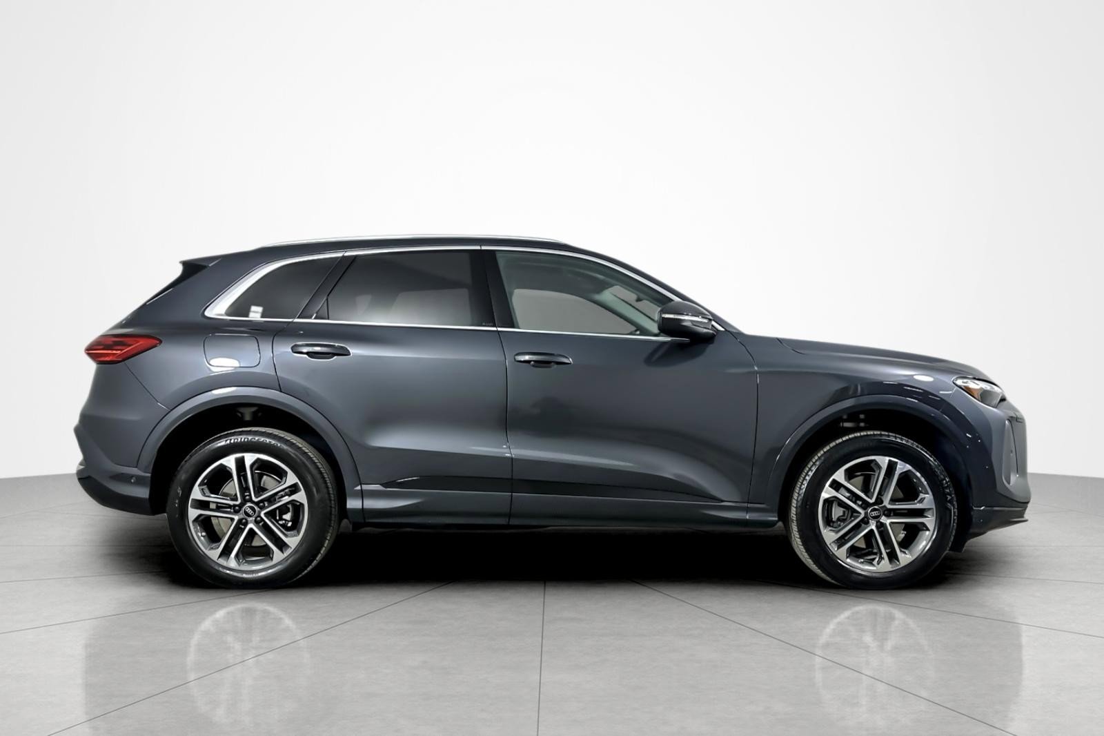 Used 2025 Audi Q5 Premium w/ Convenience Package AWD/4WD image 6
