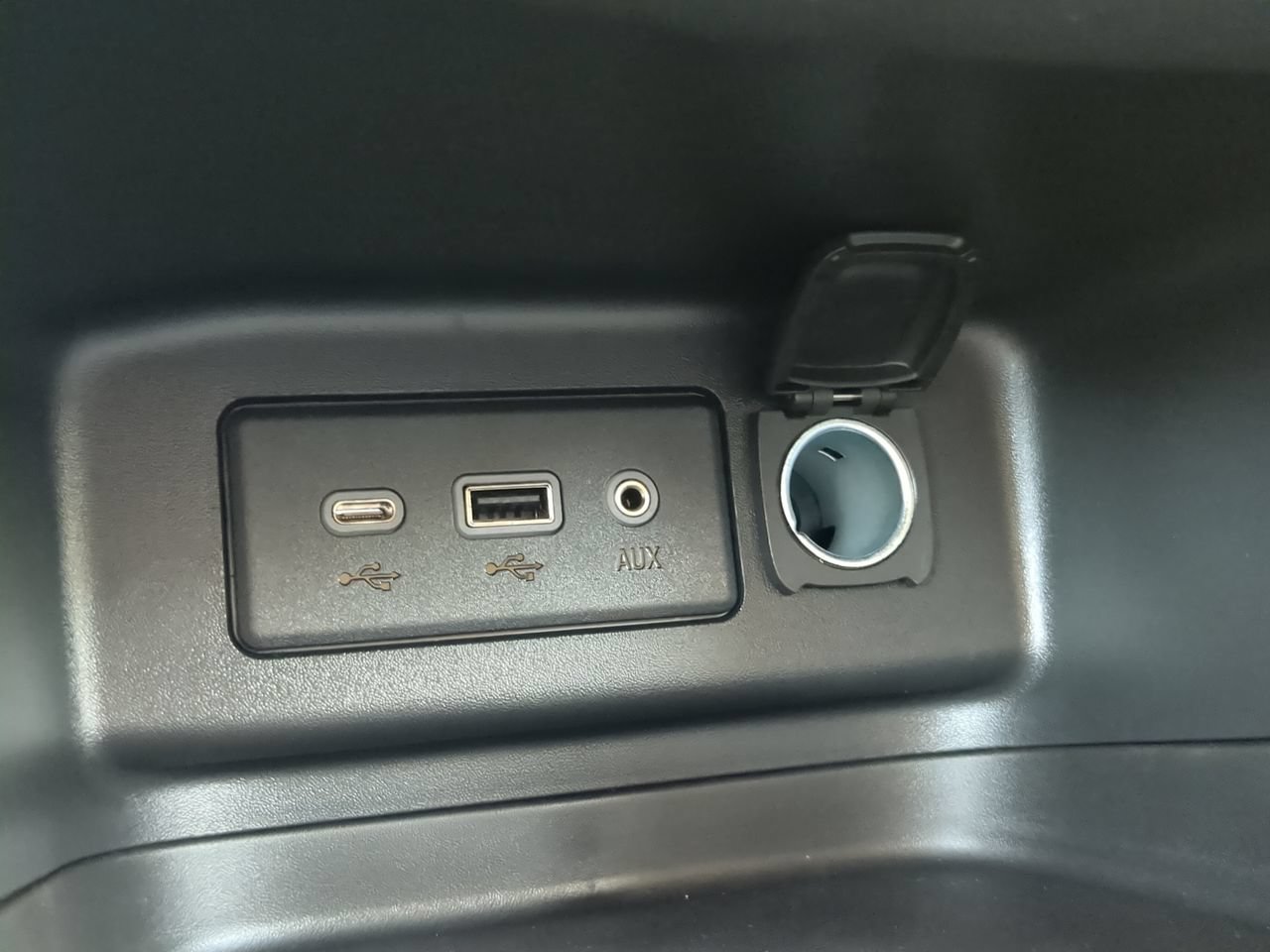 Used 2023 Chevrolet Equinox LT FWD image 21
