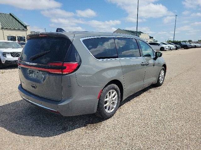 Used 2023 Chrysler Pacifica Touring-L FWD image 21