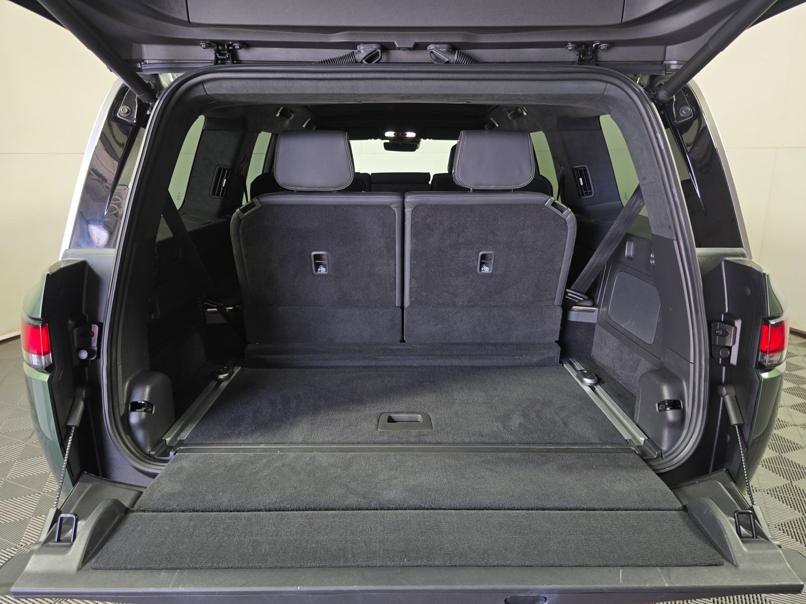 Used 2023 Rivian R1S Adventure image 33