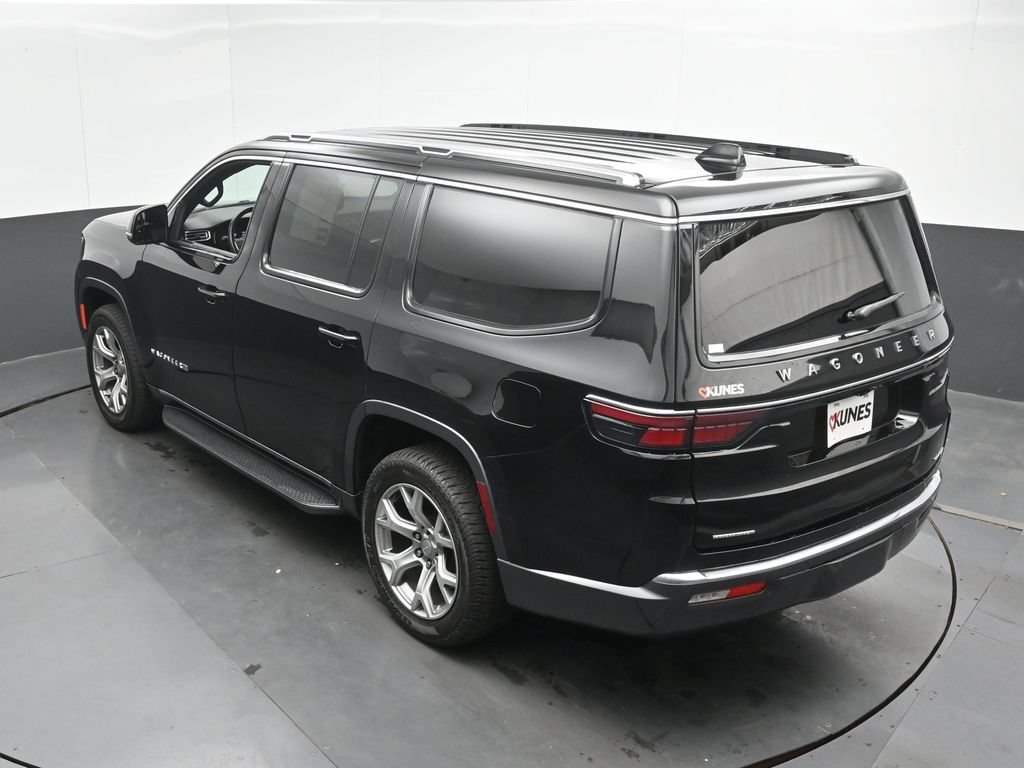 Used 2022 Jeep Wagoneer Series II AWD/4WD image 37