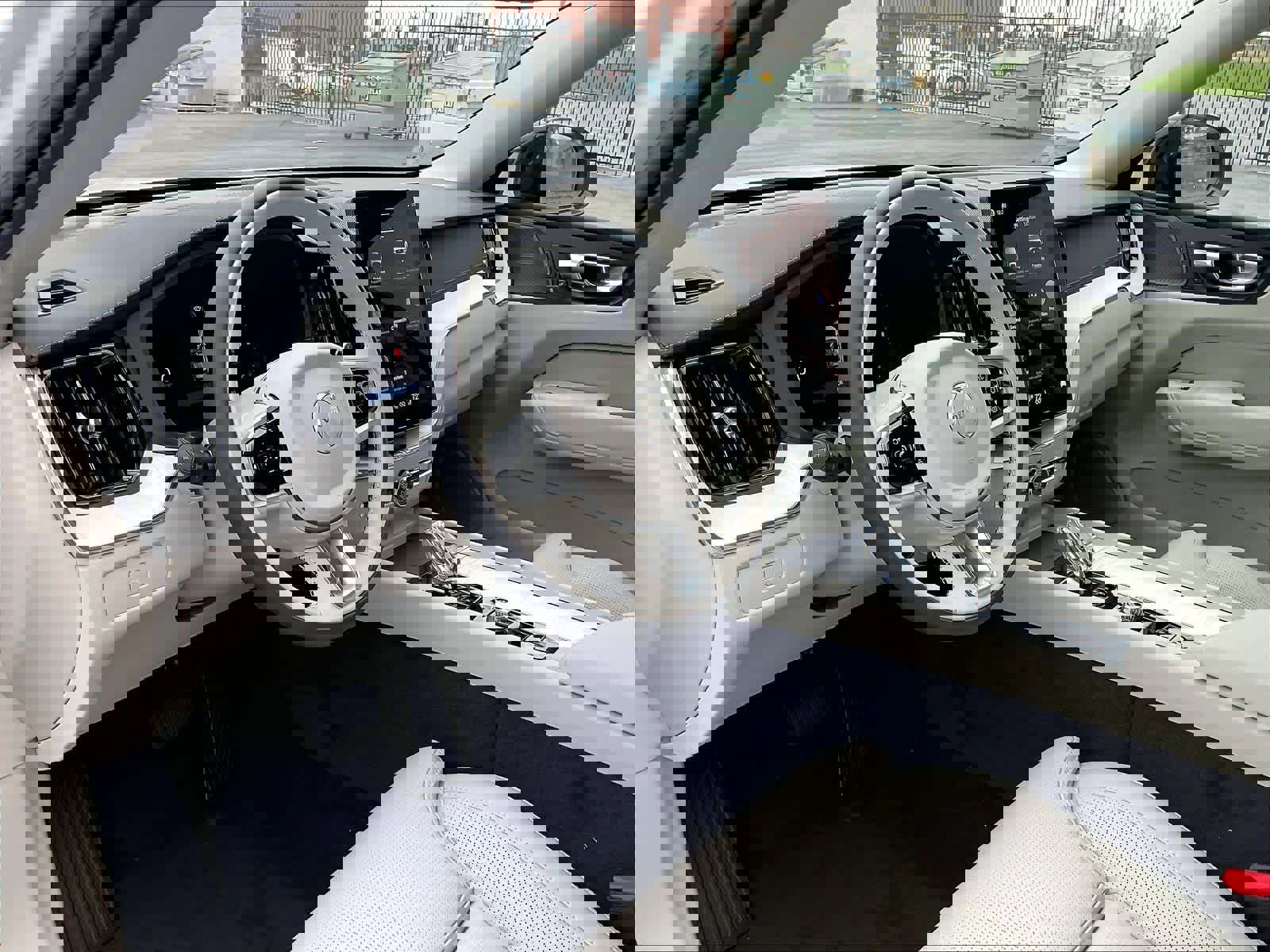 New 2026 Volvo XC60 B5 Ultra w/ Climate Package image 8