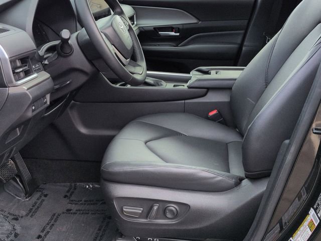 Certified 2025 Toyota Grand Highlander AWD image 13