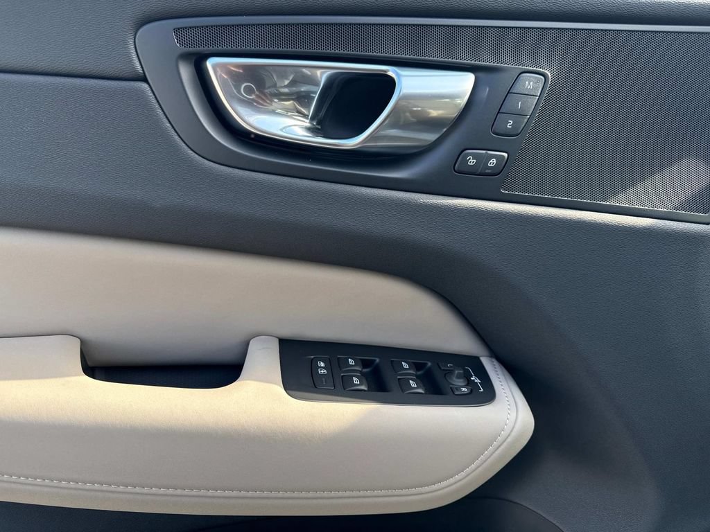 New 2026 Volvo XC60 B5 Core AWD/4WD image 25