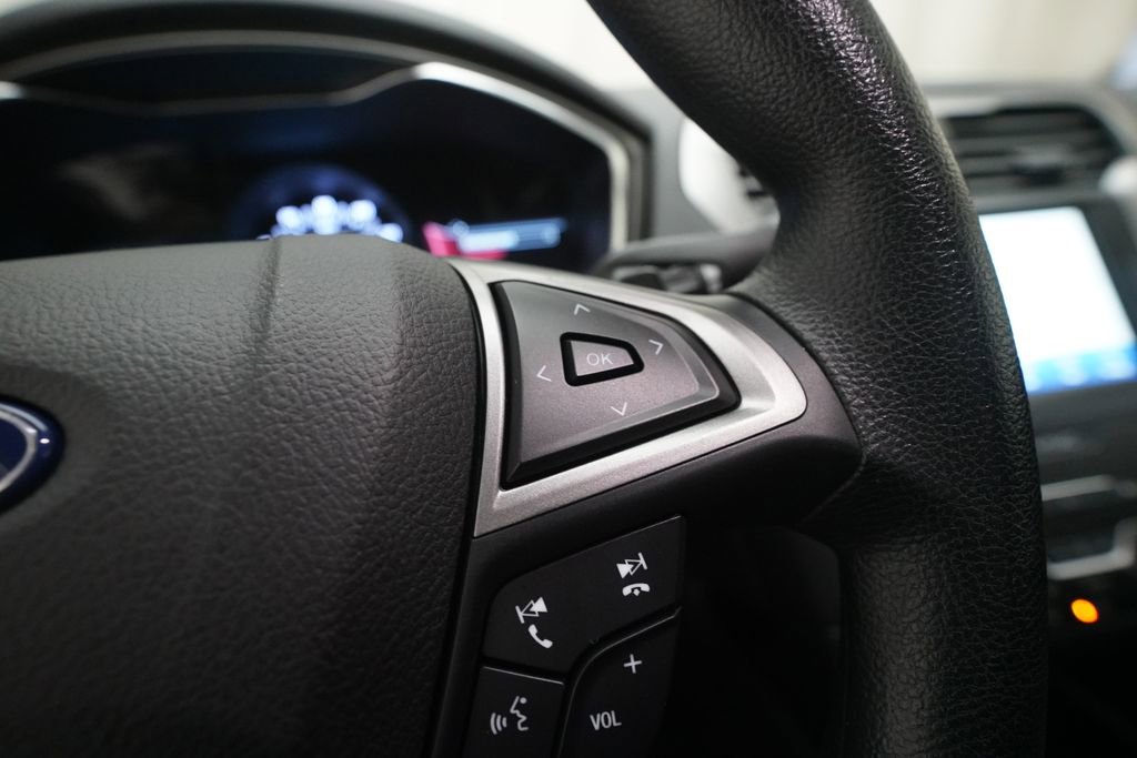 Used 2020 Ford Fusion SE image 16