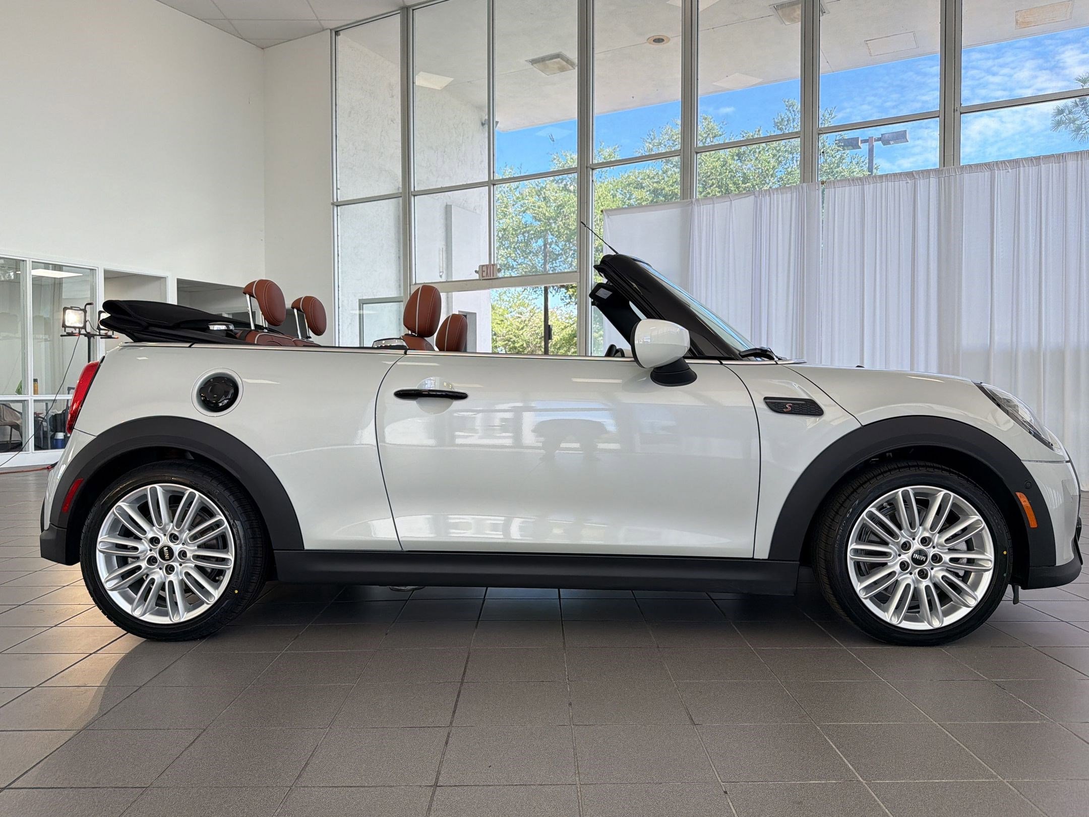 Used 2022 MINI Cooper S w/ Driver Assistance Package FWD image 8