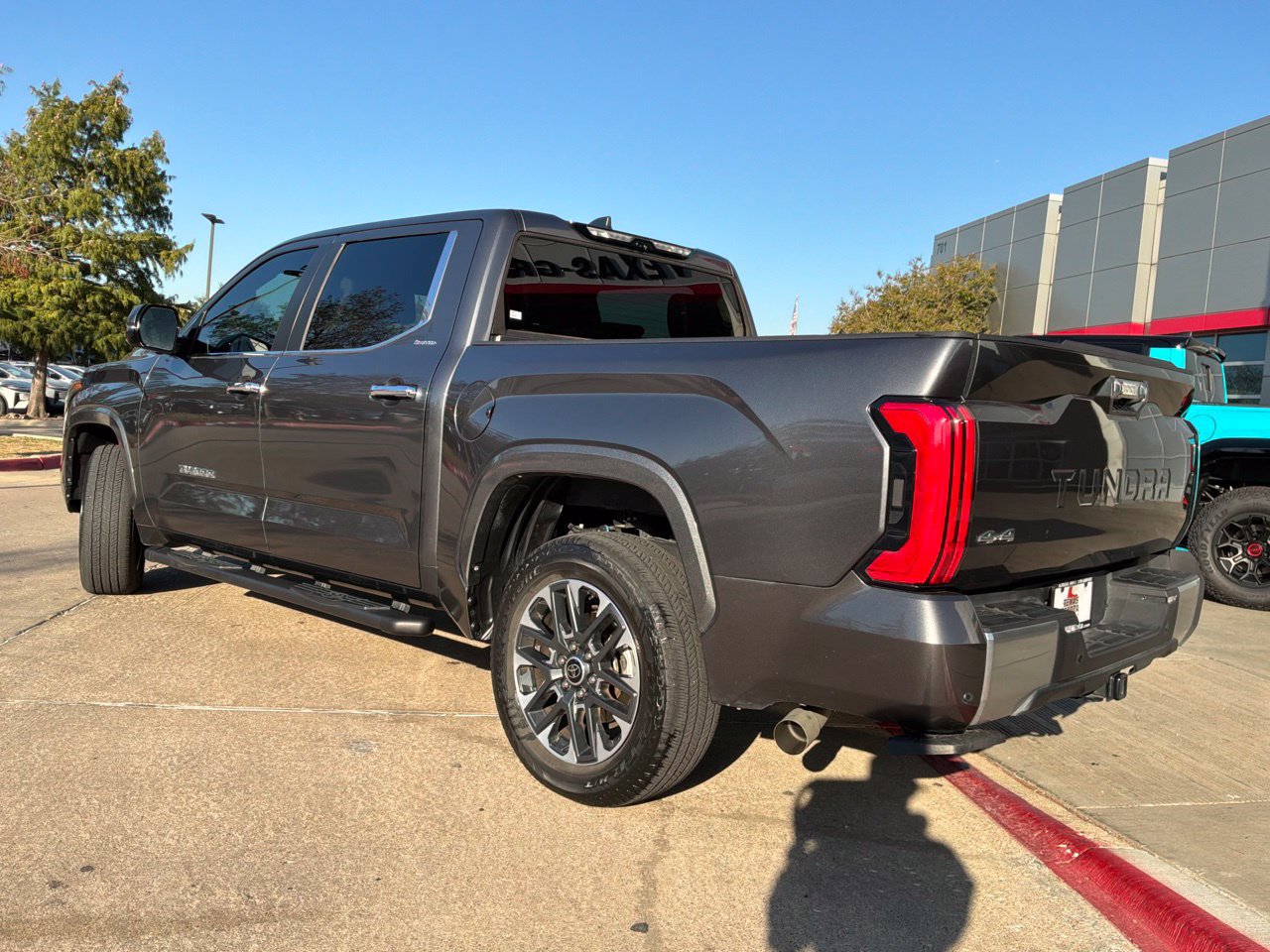 Used 2024 Toyota Tundra Limited AWD/4WD image 7