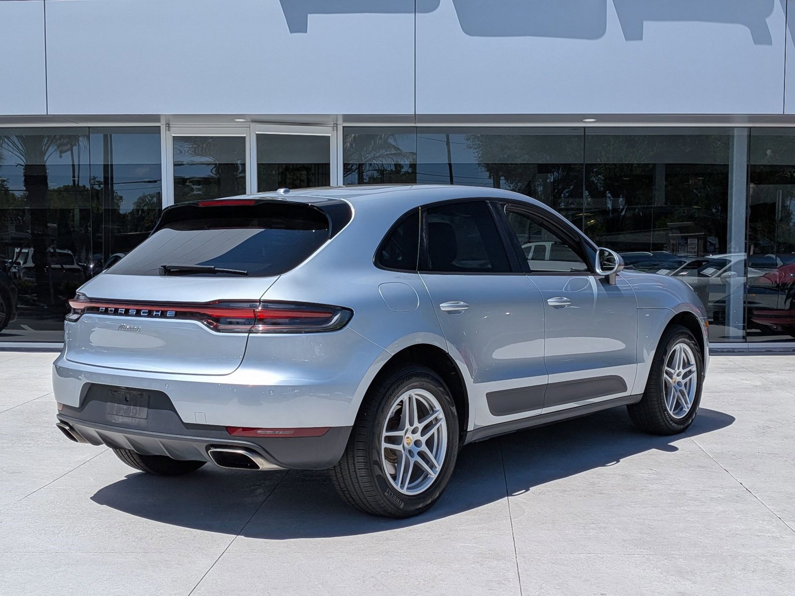 Certified 2019 Porsche Macan AWD/4WD image 9