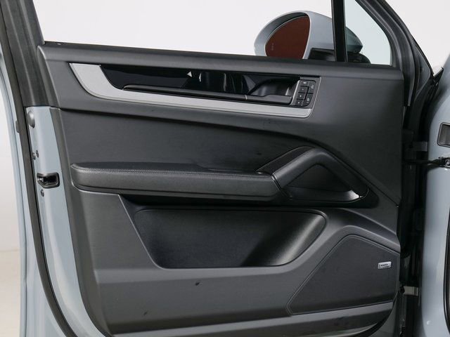 Certified 2025 Porsche Cayenne image 22