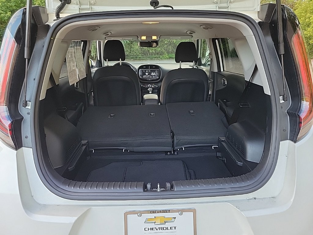 Used 2025 Kia Soul LX w/ LX Technology Package FWD image 34