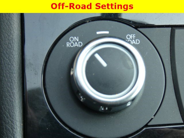 Used 2013 Volkswagen Touareg Sport image 21