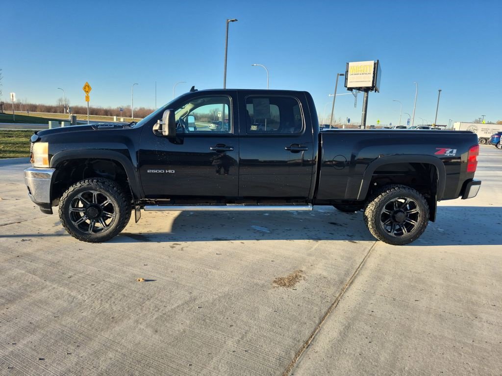 Used 2011 Chevrolet Silverado 2500 LTZ w/ LTZ Plus Package image 2