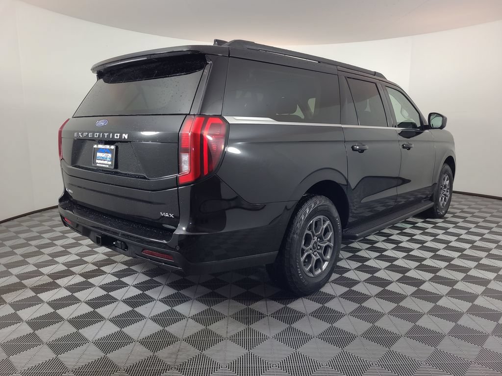 Used 2025 Ford Expedition Max Active AWD/4WD image 3
