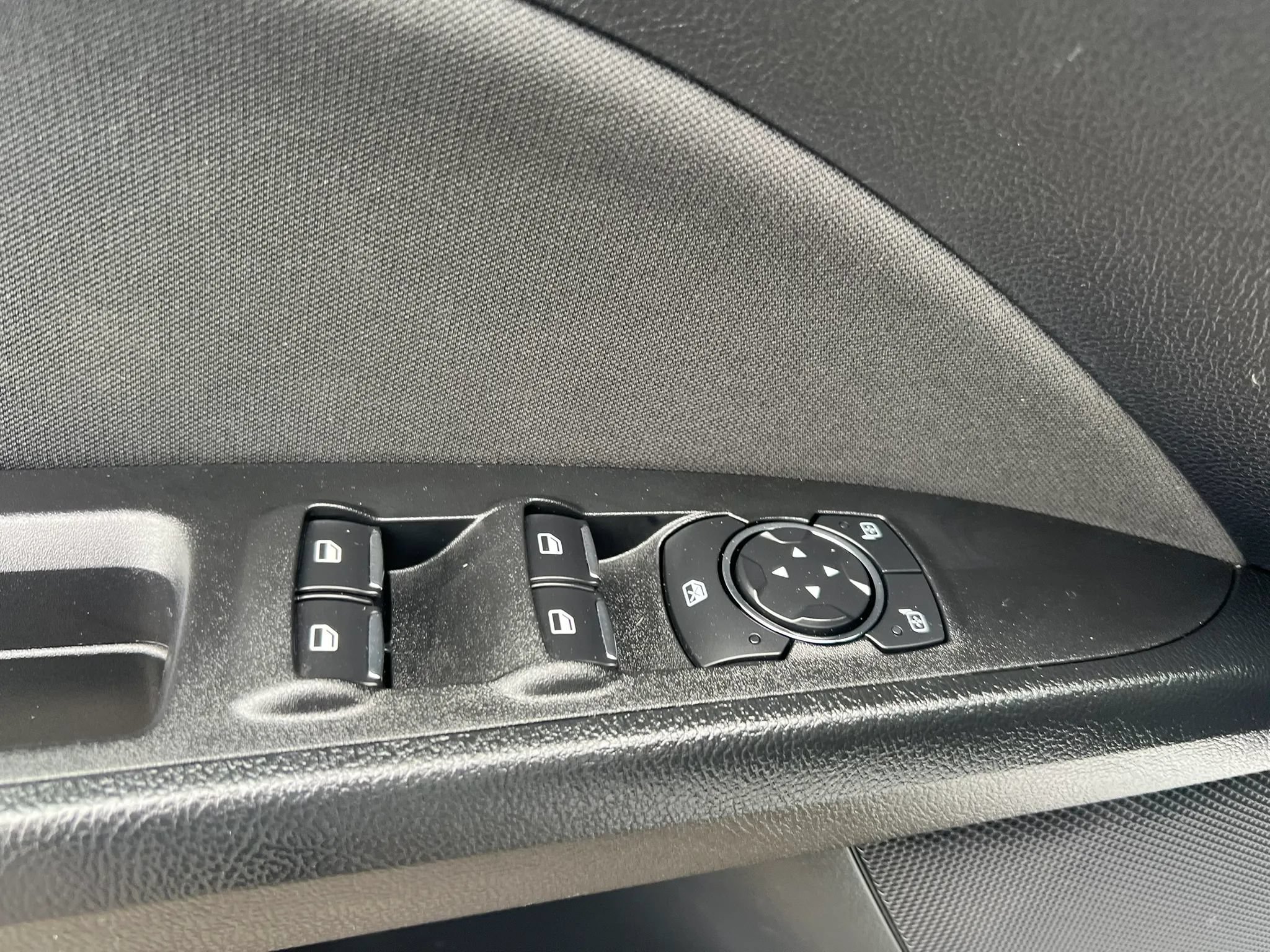 Used 2018 Ford Fusion SE FWD image 14