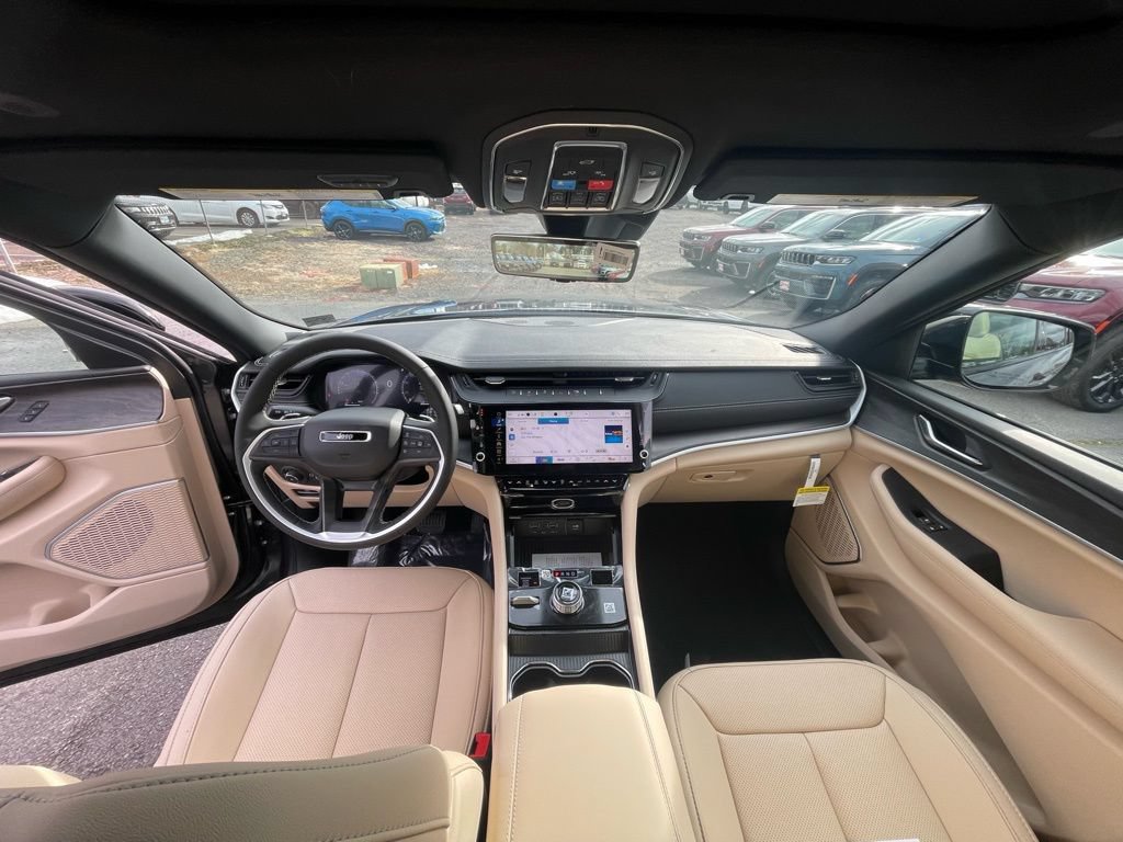 New 2026 Jeep Grand Cherokee L Limited w/ Luxury Tech Group II AWD/4WD image 3