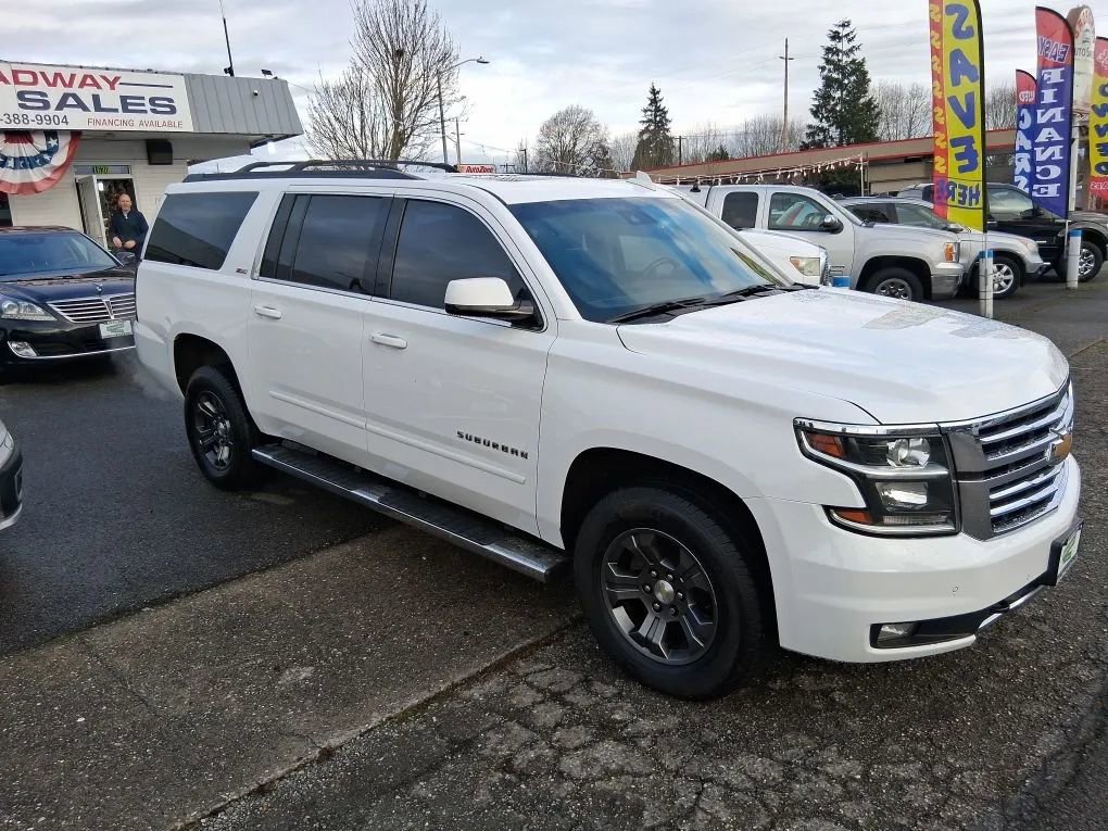 Used 2016 Chevrolet Suburban LT image 2