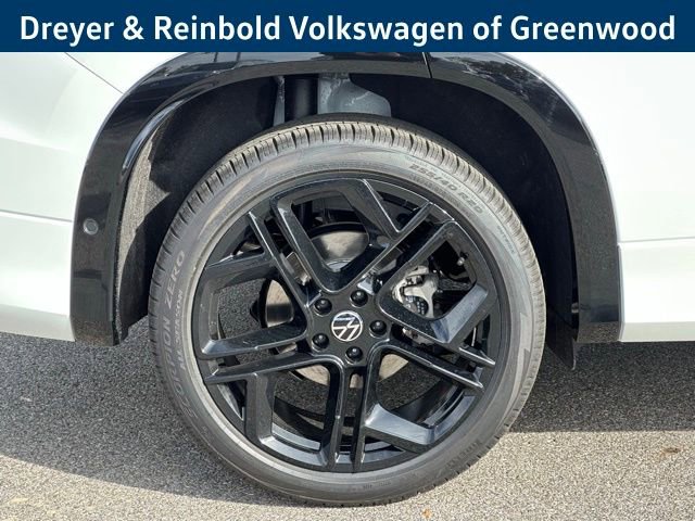 New 2026 Volkswagen Tiguan SE R-Line image 9