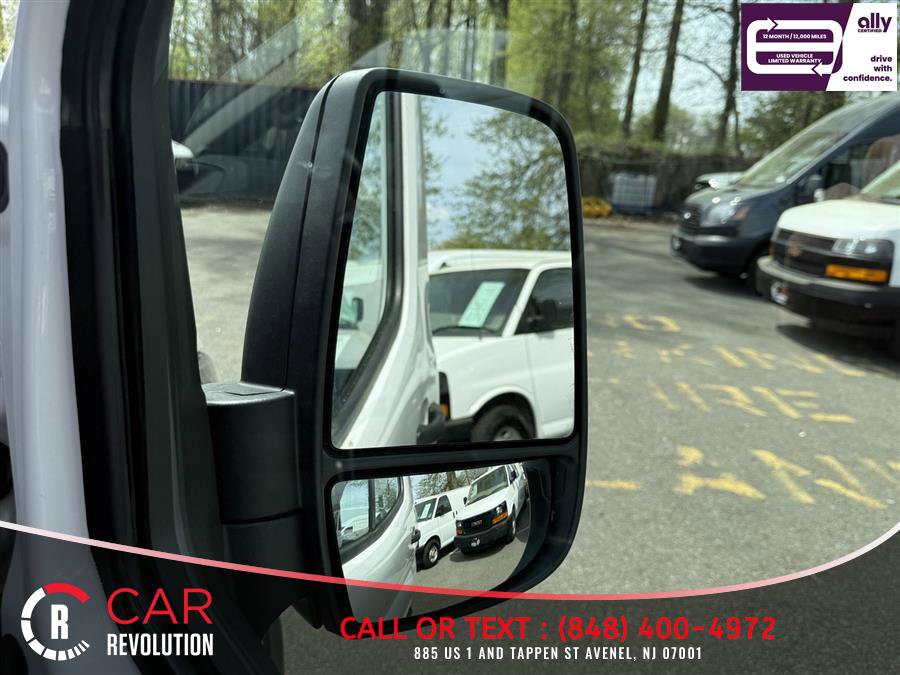 Used 2025 Ford Transit 250 148 Medium Roof RWD image 31