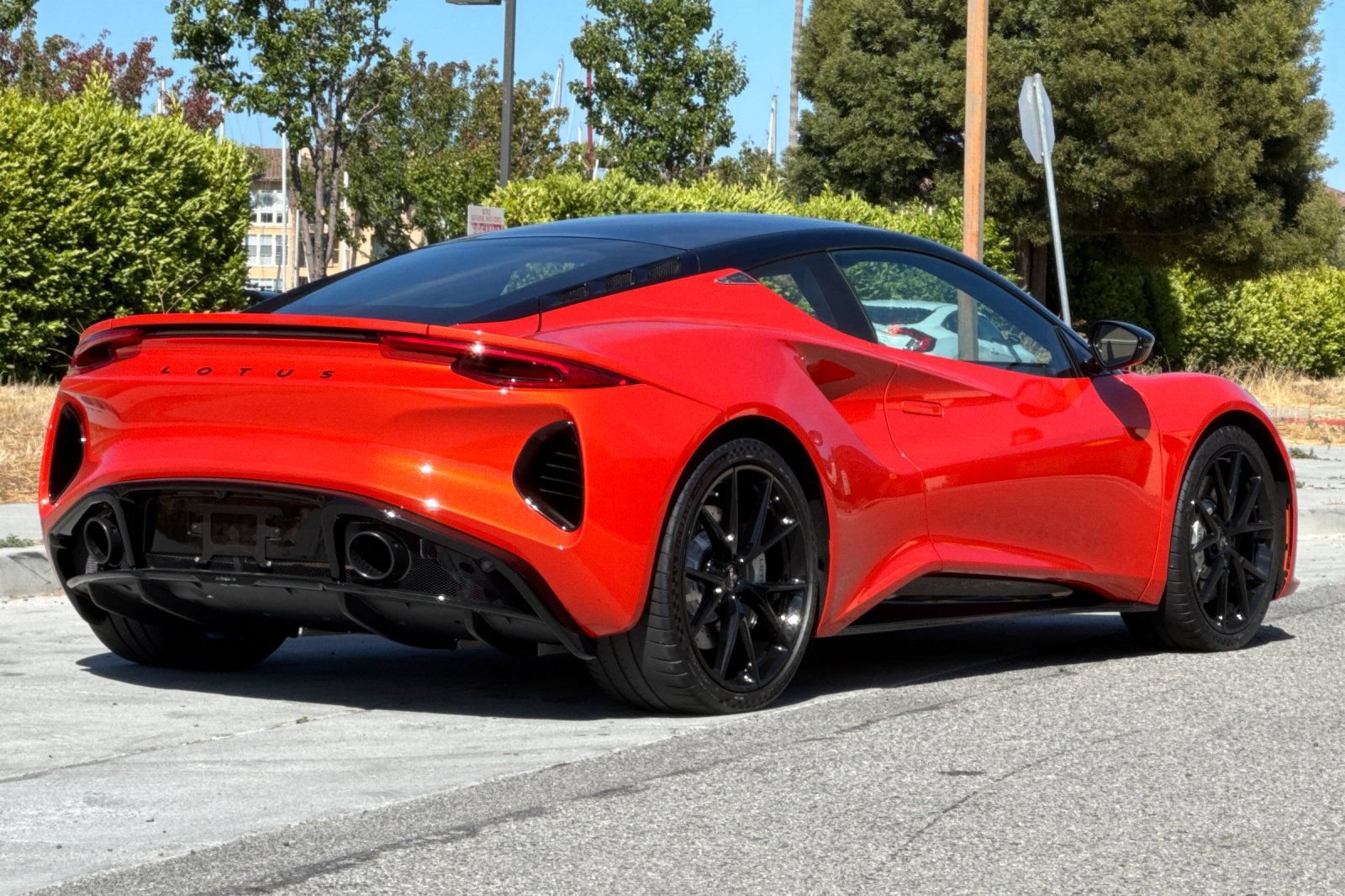 Used 2025 Lotus Emira RWD image 4