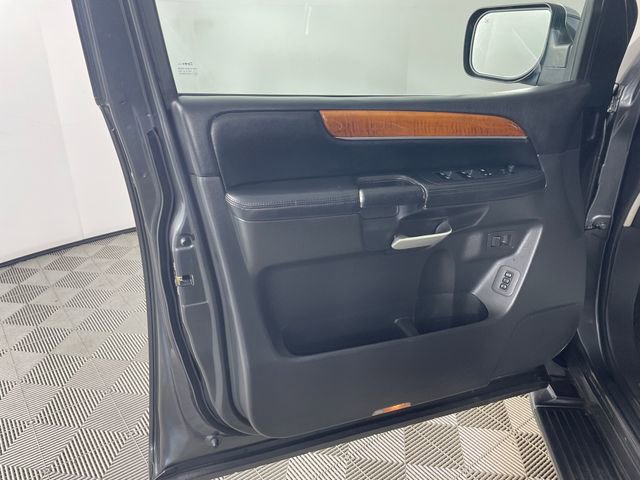 Used 2010 INFINITI QX56 4WD image 19