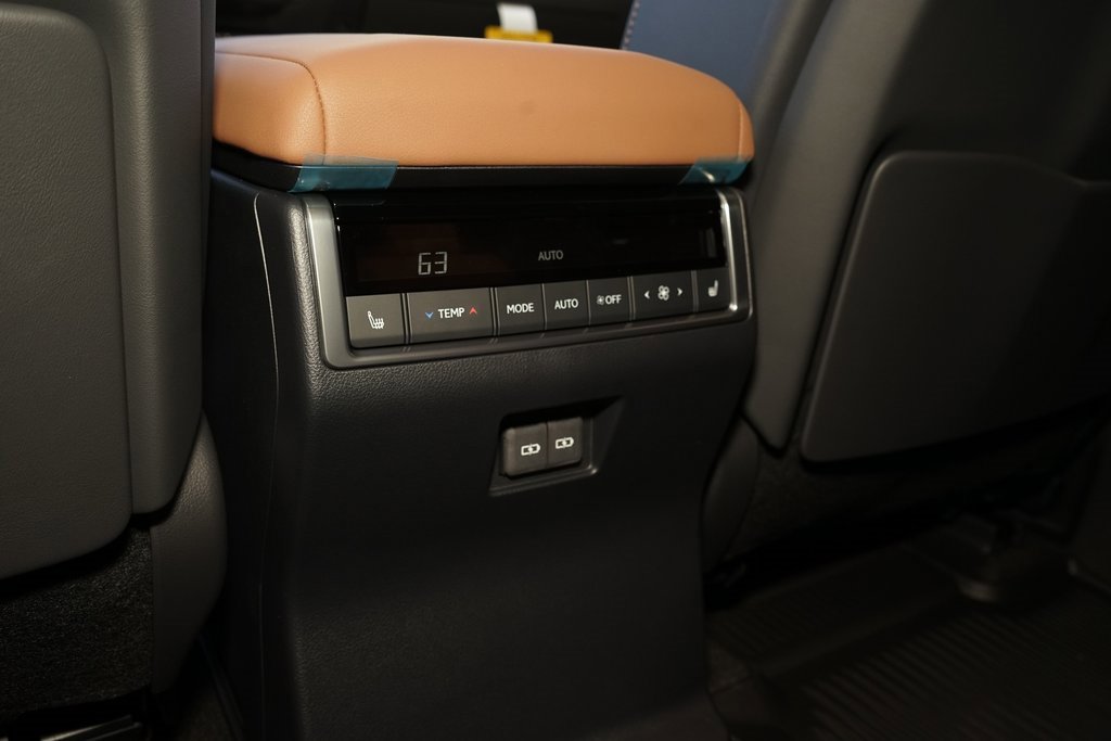 Used 2025 Lexus GX 550 image 21