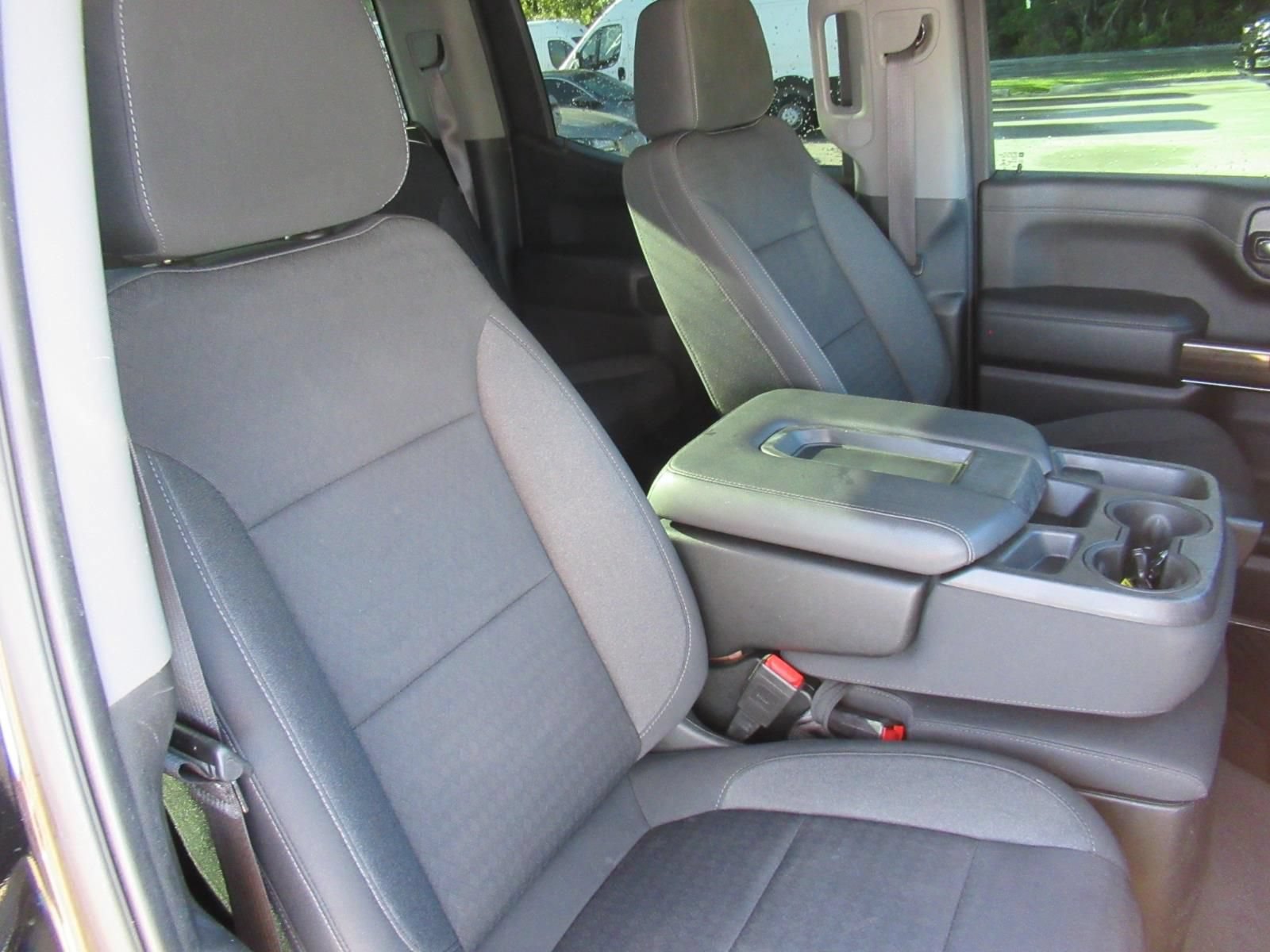 Used 2022 Chevrolet Silverado 1500 LT AWD/4WD image 9