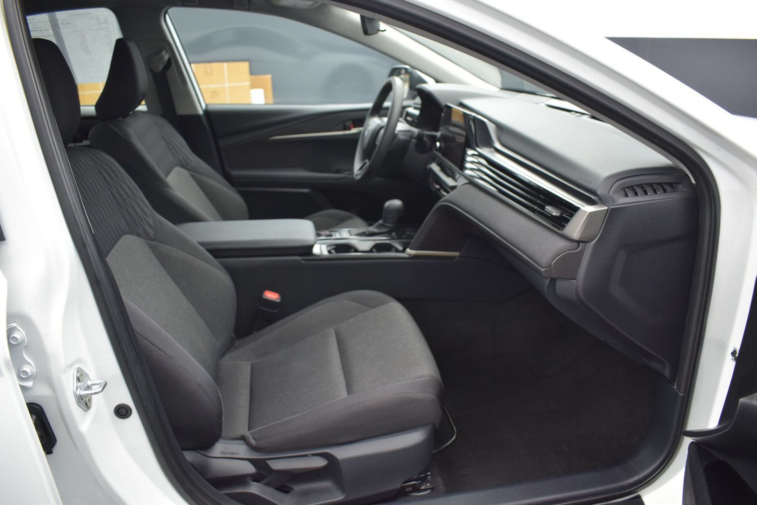 Used 2025 Toyota Camry LE FWD image 10