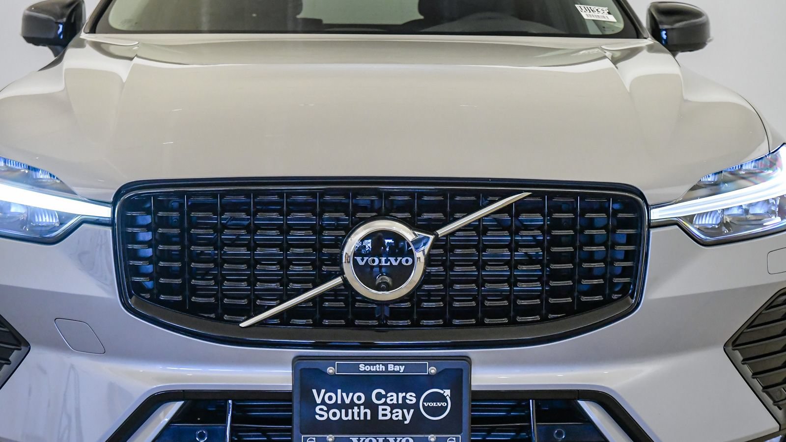 Certified 2023 Volvo XC60 B5 Ultimate w/ Climate Package FWD image 9