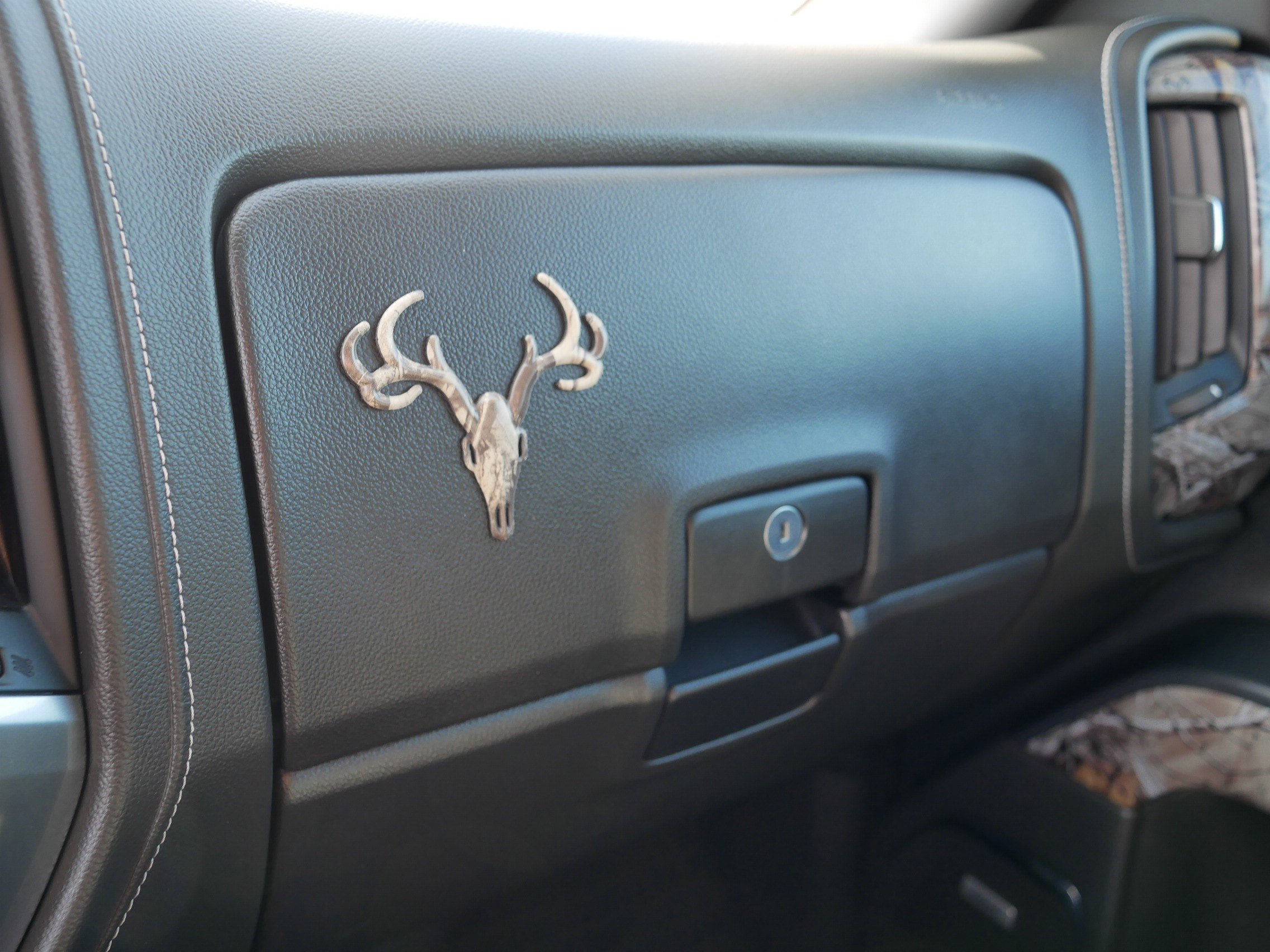 Used 2017 Chevrolet Silverado 1500 LTZ Z71 w/ Realtree Edition AWD/4WD image 33