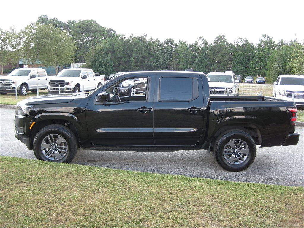 Used 2025 Nissan Frontier SV image 4
