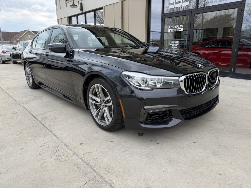 Used 2019 BMW 740i xDrive w/ M Sport Package image 3