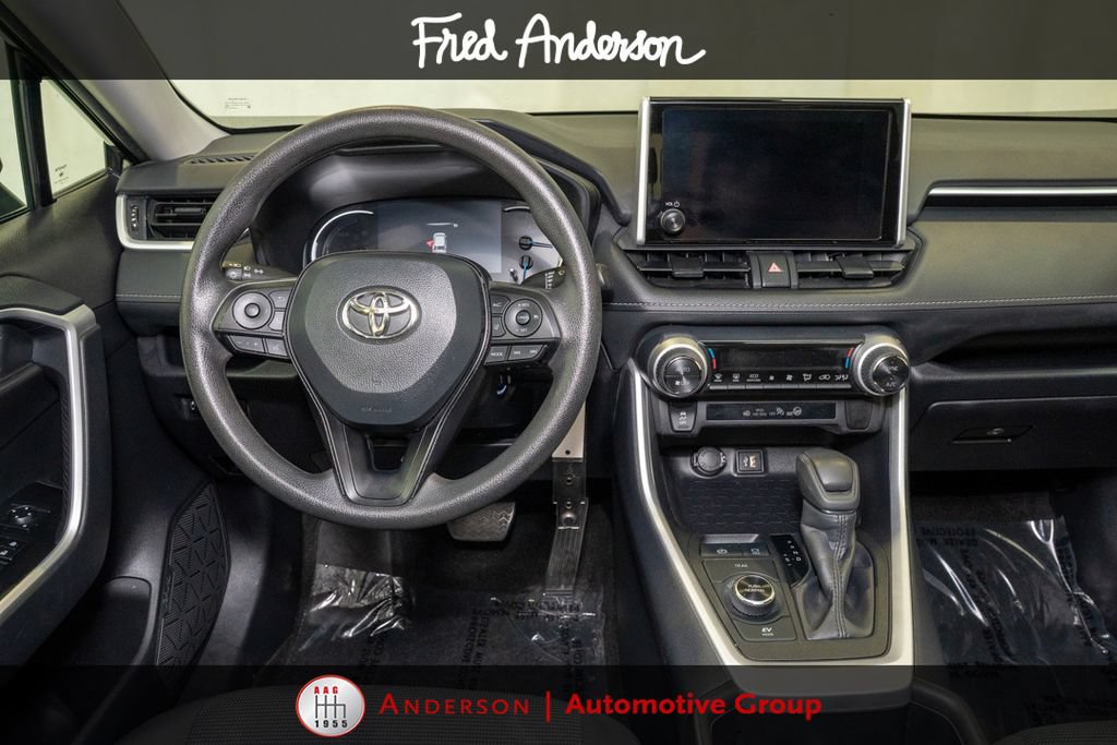 Used 2025 Toyota RAV4 LE AWD/4WD image 6
