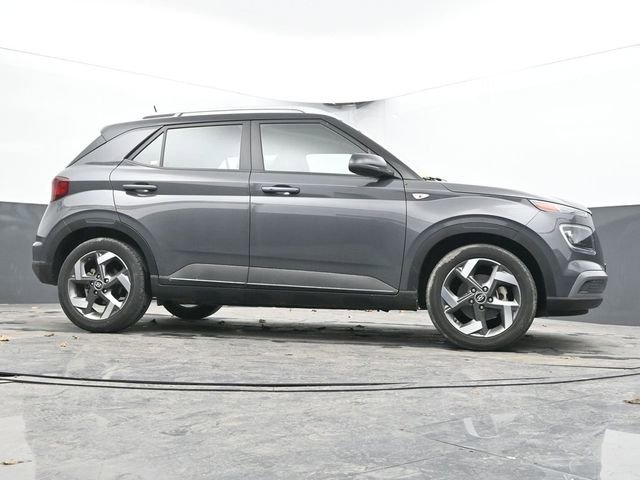 Used 2023 Hyundai Venue Limited image 30