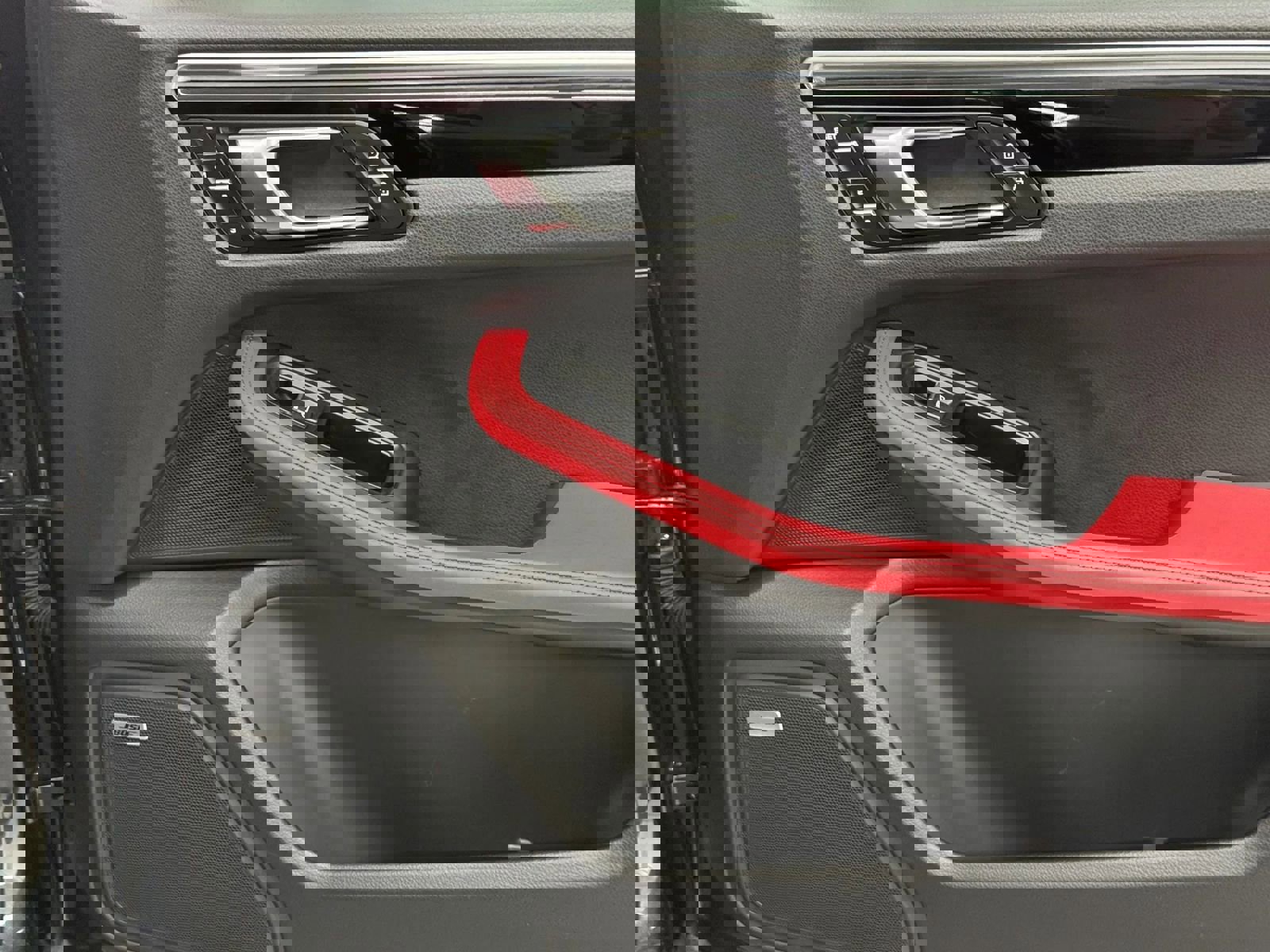 Used 2019 Porsche Macan S w/ Premium Package Plus image 31