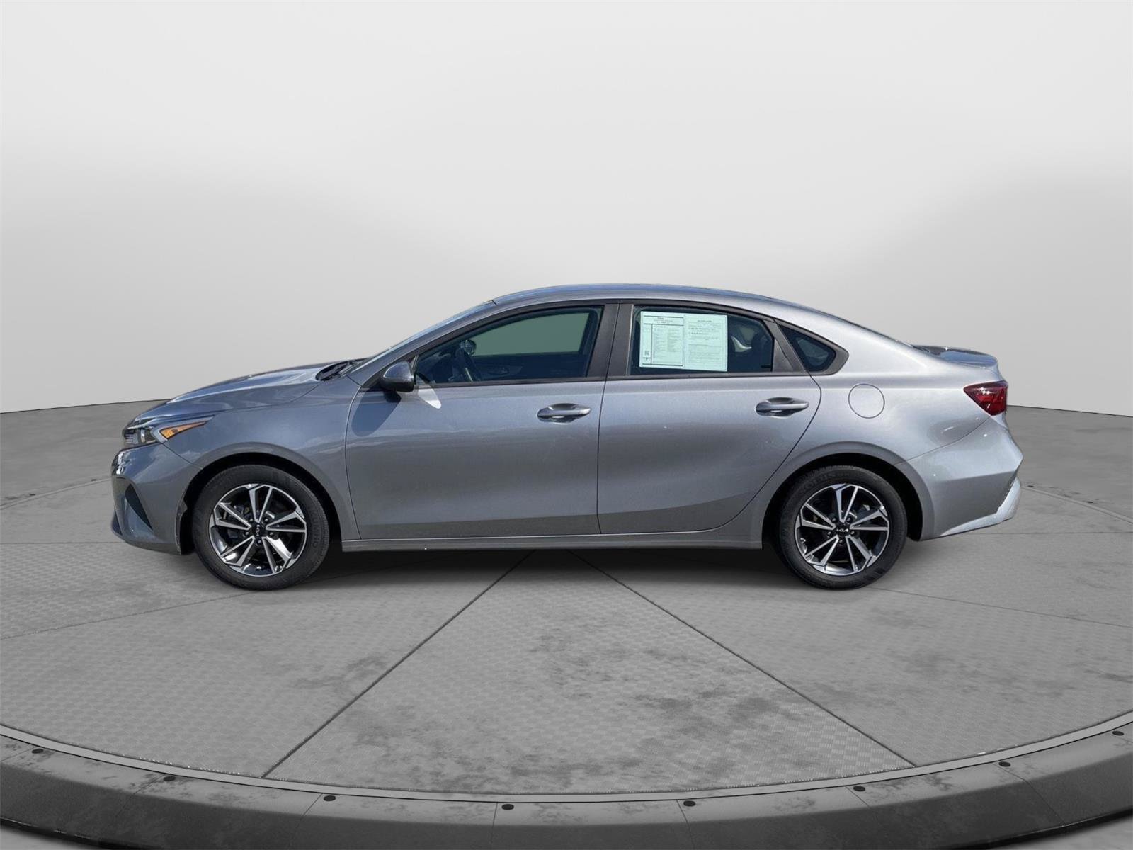 Used 2022 Kia Forte LXS FWD image 17
