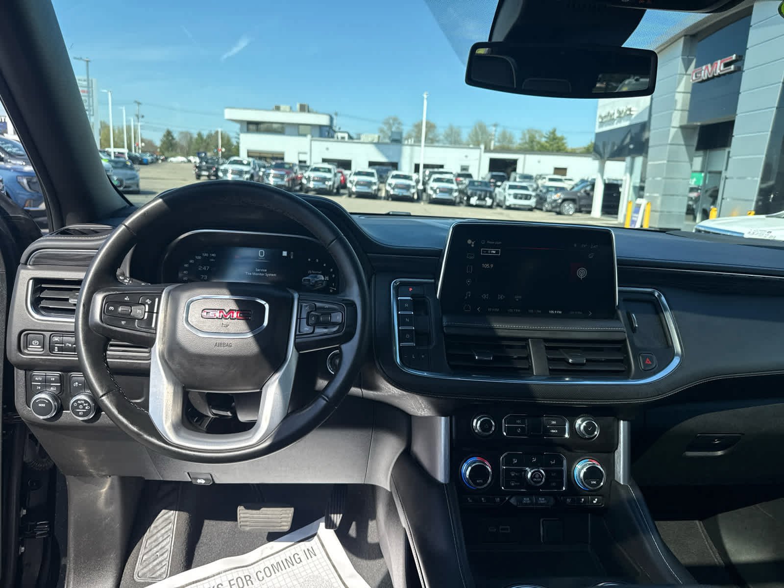 Used 2023 GMC Yukon XL SLT AWD/4WD image 15