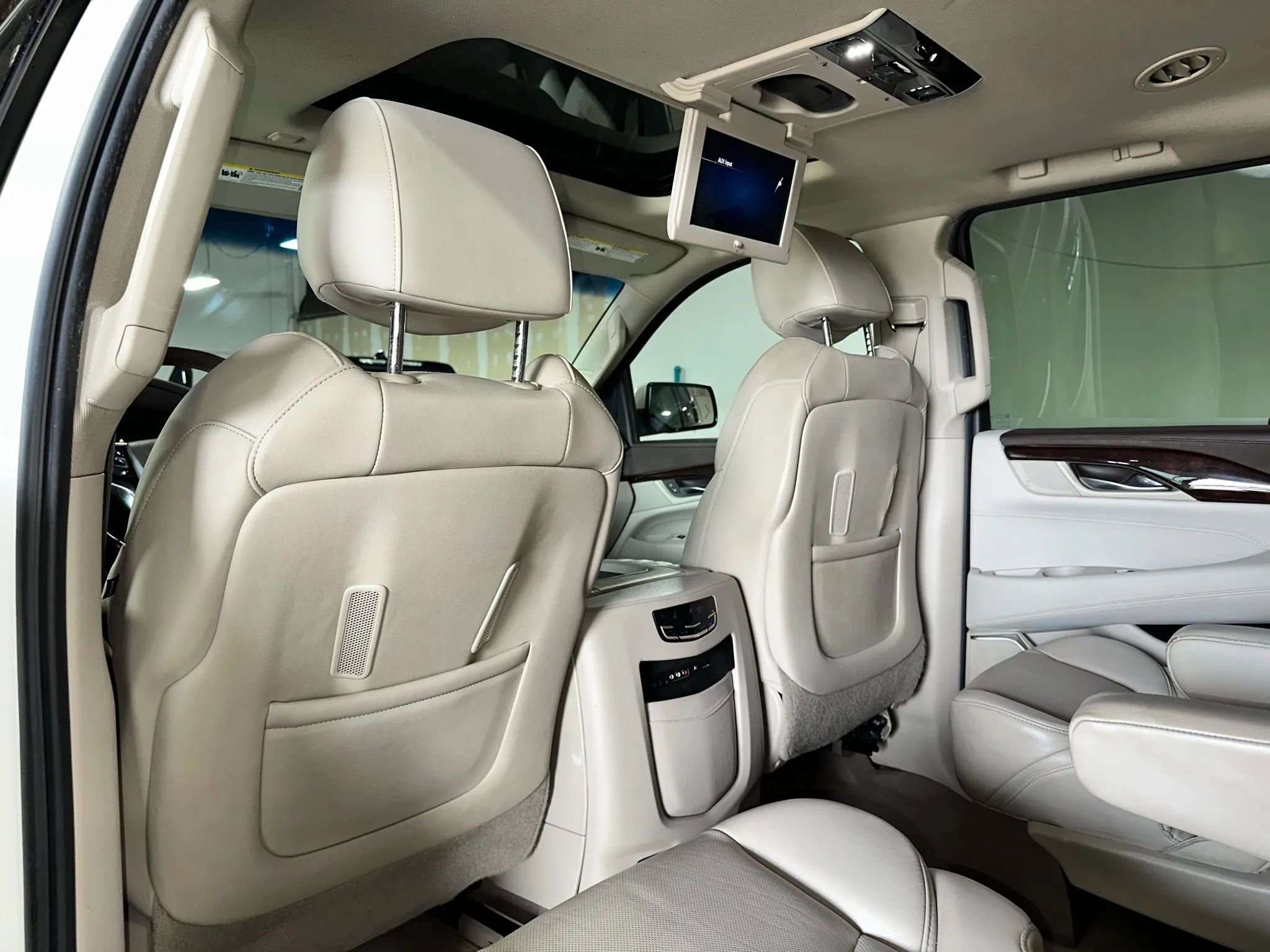 Used 2015 Cadillac Escalade ESV Premium AWD/4WD image 33