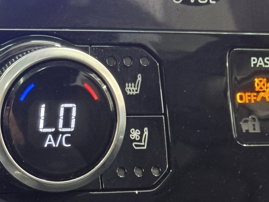 Used 2024 Toyota Highlander Limited image 9