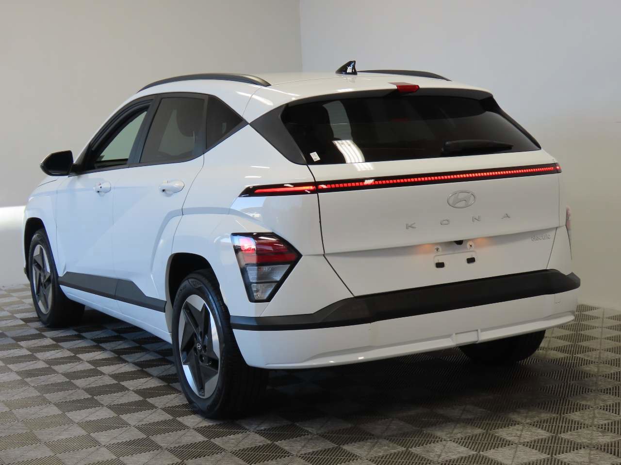 Used 2024 Hyundai Kona SEL image 3