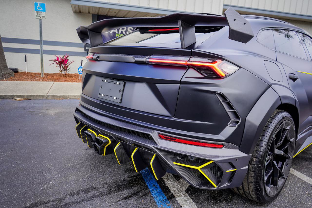 Used 2021 Lamborghini Urus S image 3